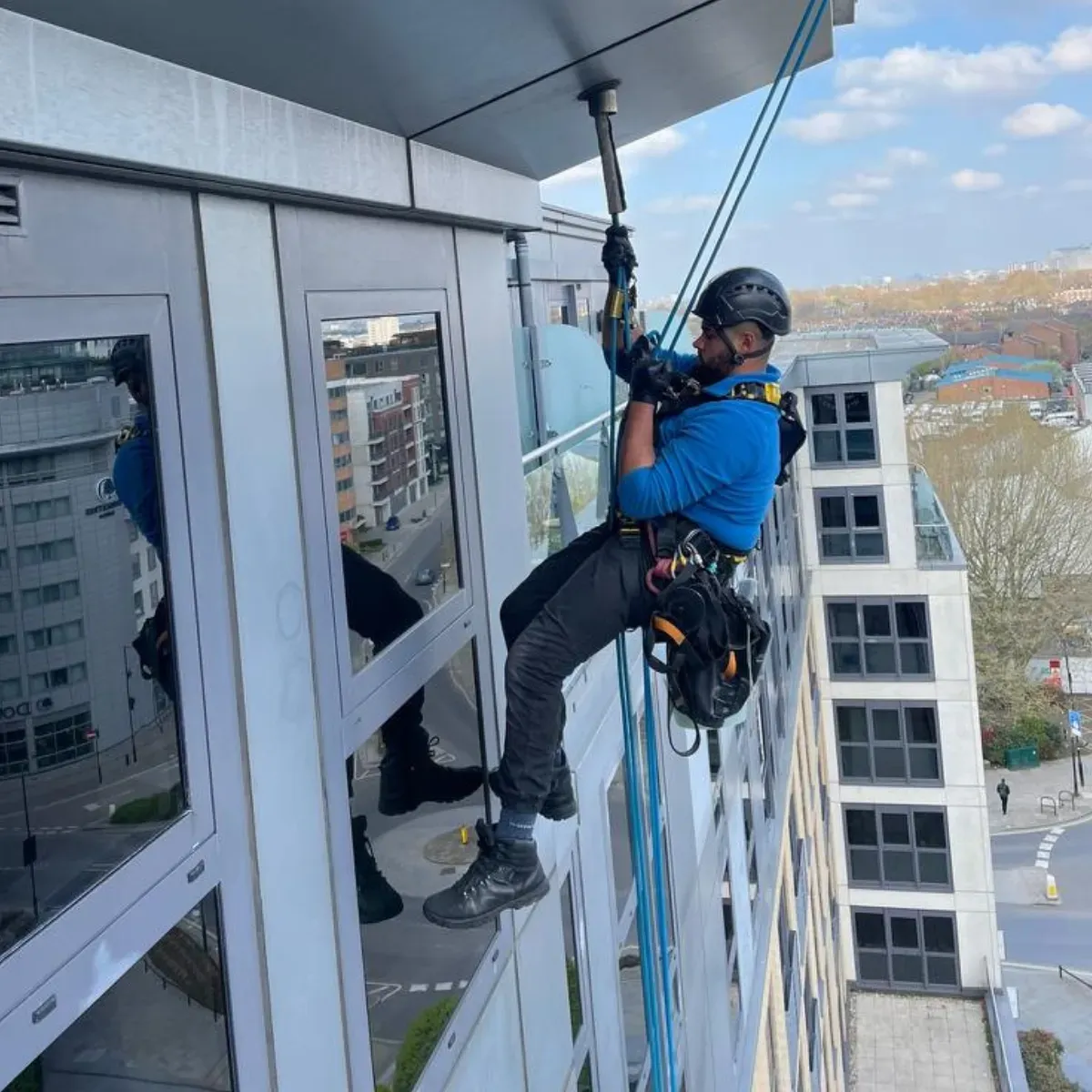 Dış Cephe Cam Temizliği Nasıl Yapılır?
